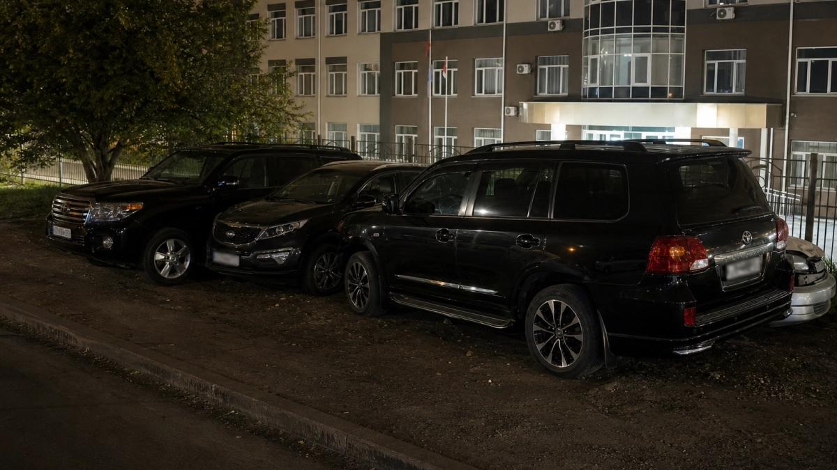 Братья 12 и 20 лет взяли отцовский Land Cruiser и протаранили четыре машины