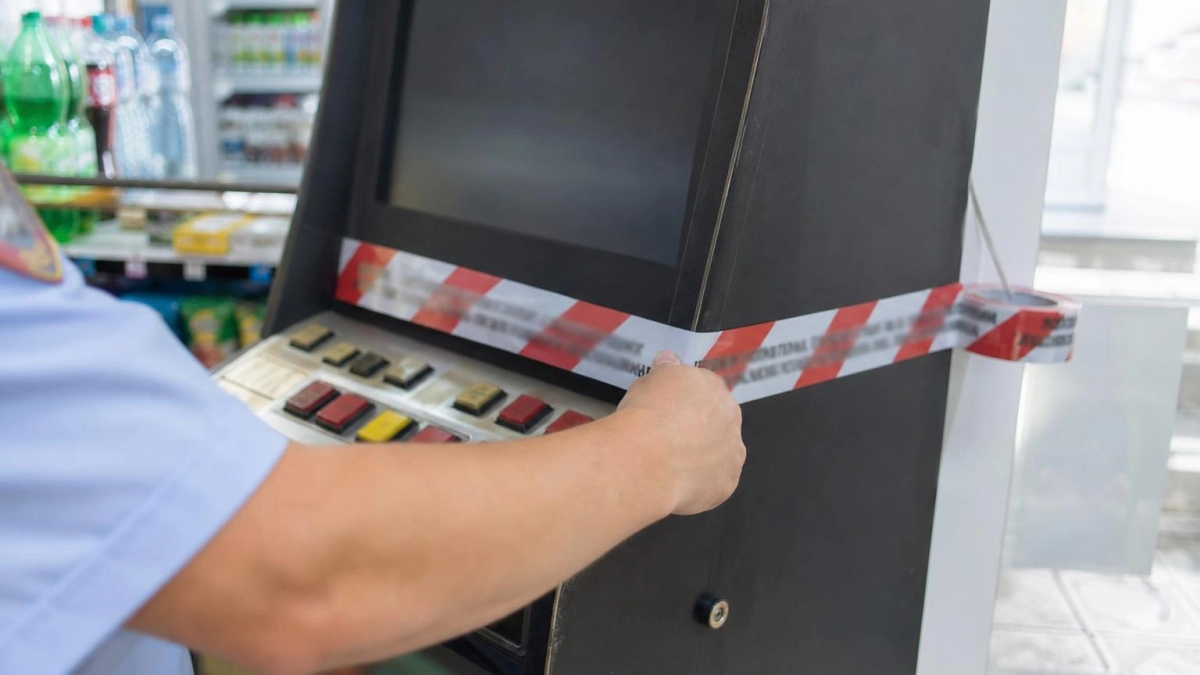 Во Владивостоке изъяли игровой автомат, работавший прямо в продуктовом магазине