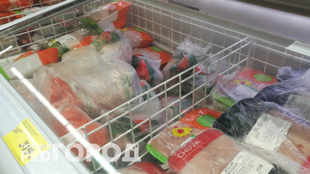 Срочно уберите это из холодильника: повар раскрыл правду о самой опасной части курицы для вашего организма