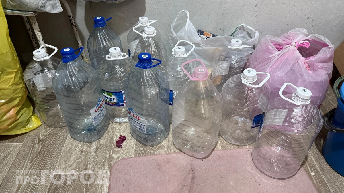 Перестала выбрасывать пластиковые бутылки: пять гениальных способов превратить мусор в идеальный порядок