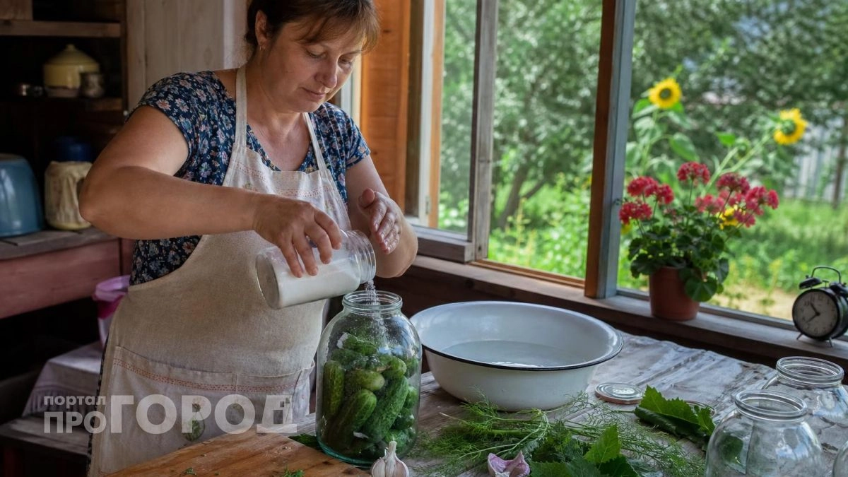 Больше никакой возни с уксусом: эти хрустящие огурцы стоят всю зиму и никогда не взрываются в банках