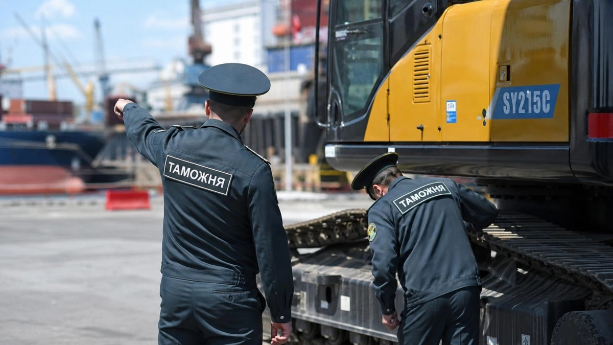 Суд во Владивостоке признал незаконным ввоз 41 экскаватора под видом запчастей