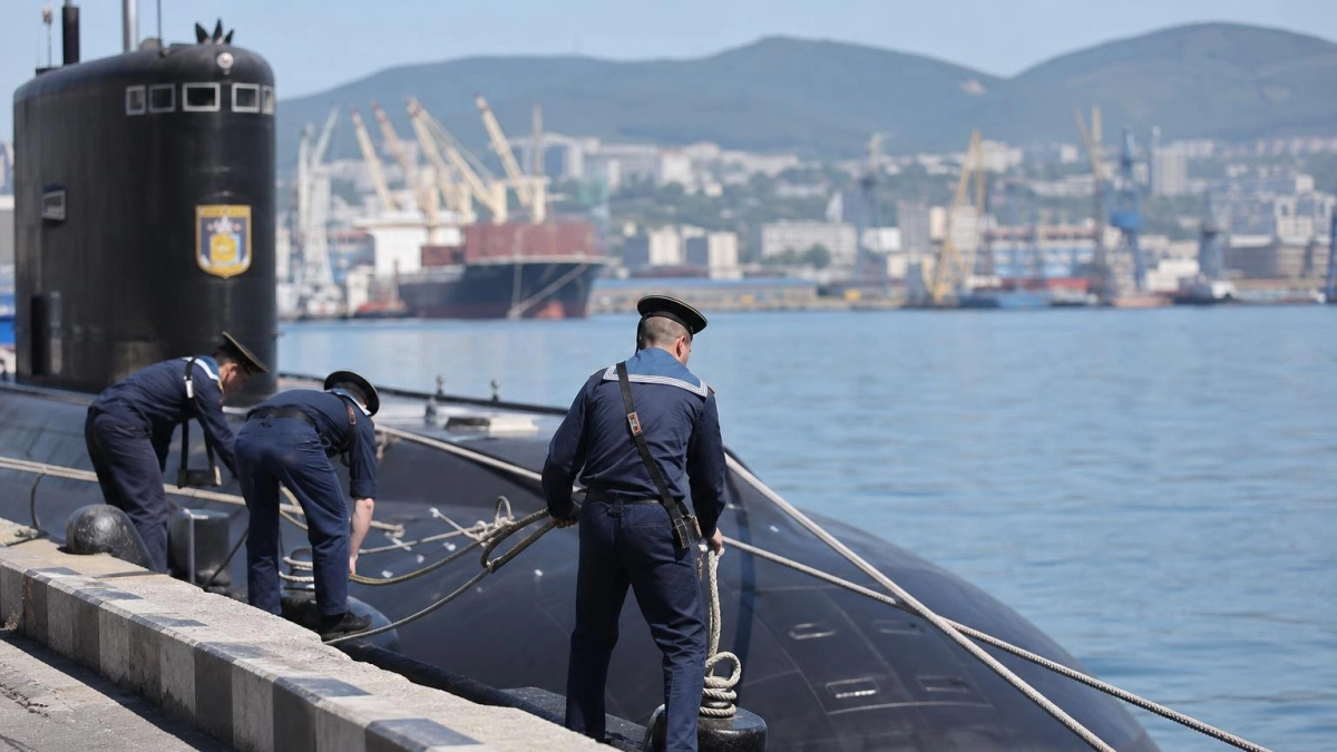 Подлодка Магадан вернулась во Владивосток после более 40 суток в море