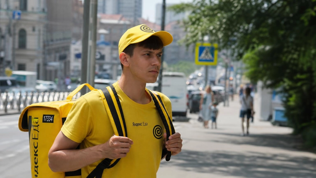 В Приморье доставка стала главным форматом летней подработки