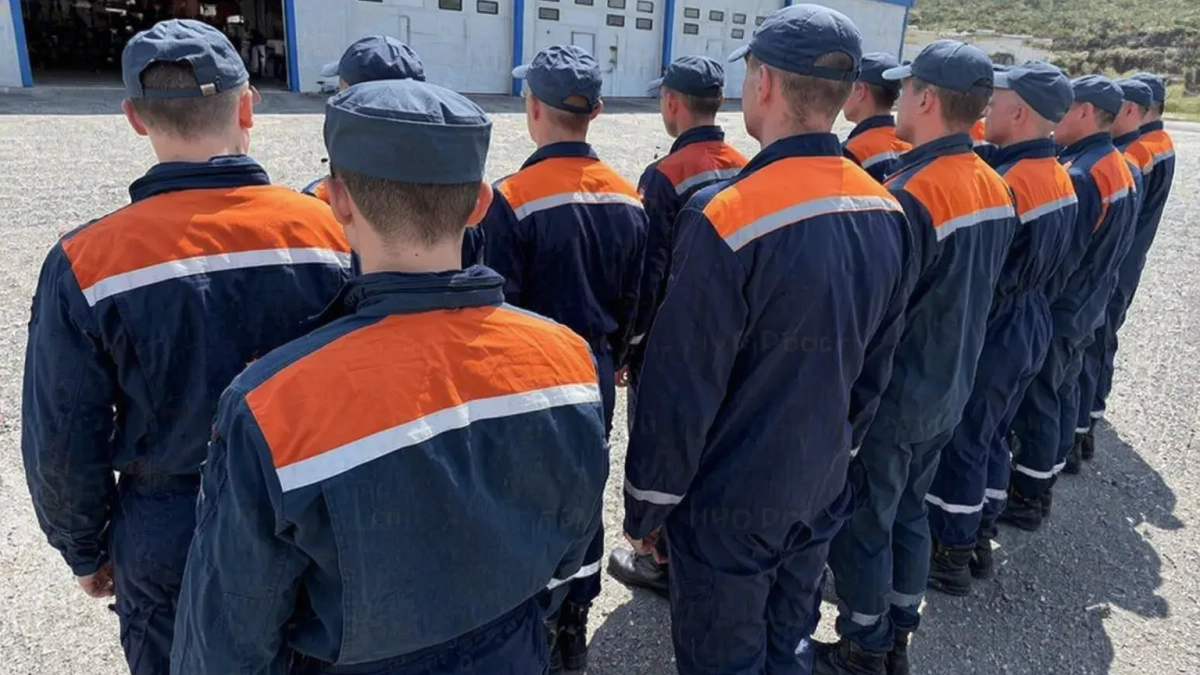 В Приморье более 100 спасателей ищут пропавший 21 июня вертолет