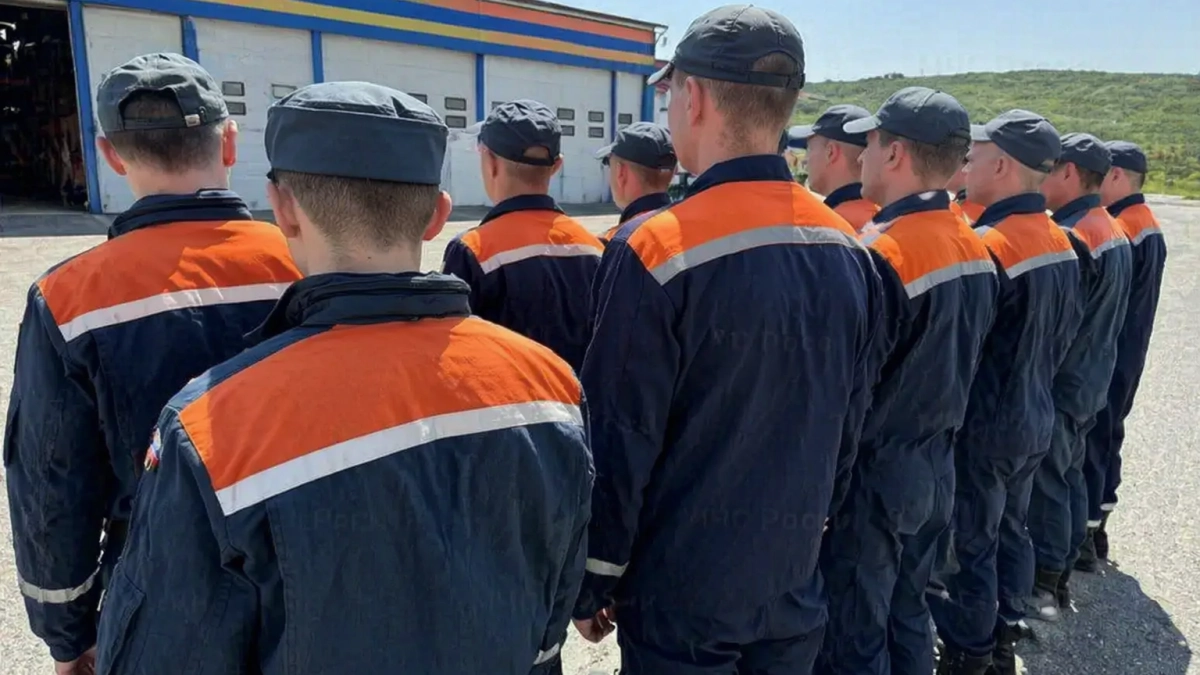 В Приморье более 100 спасателей ищут пропавший вертолет «Робинсон»