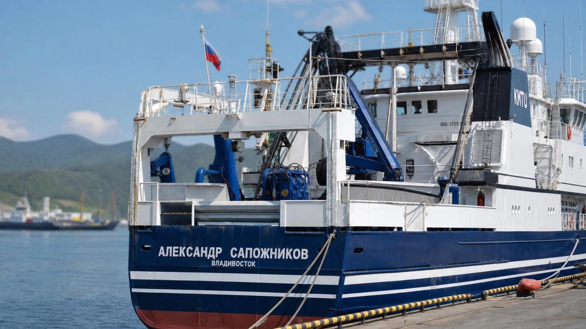 Во Владивостоке представили краболов «Александр Сапожников» — седьмое судно компании