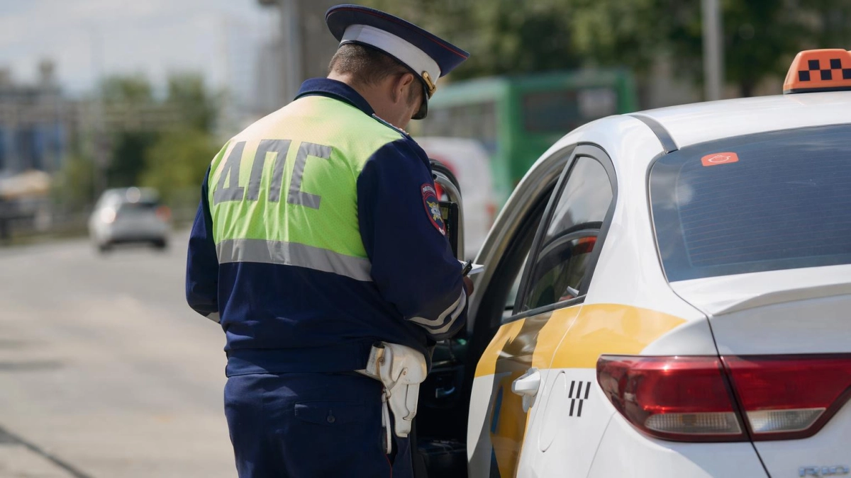 В Приморье после проверки 75 такси выявили 22 нарушения у водителей