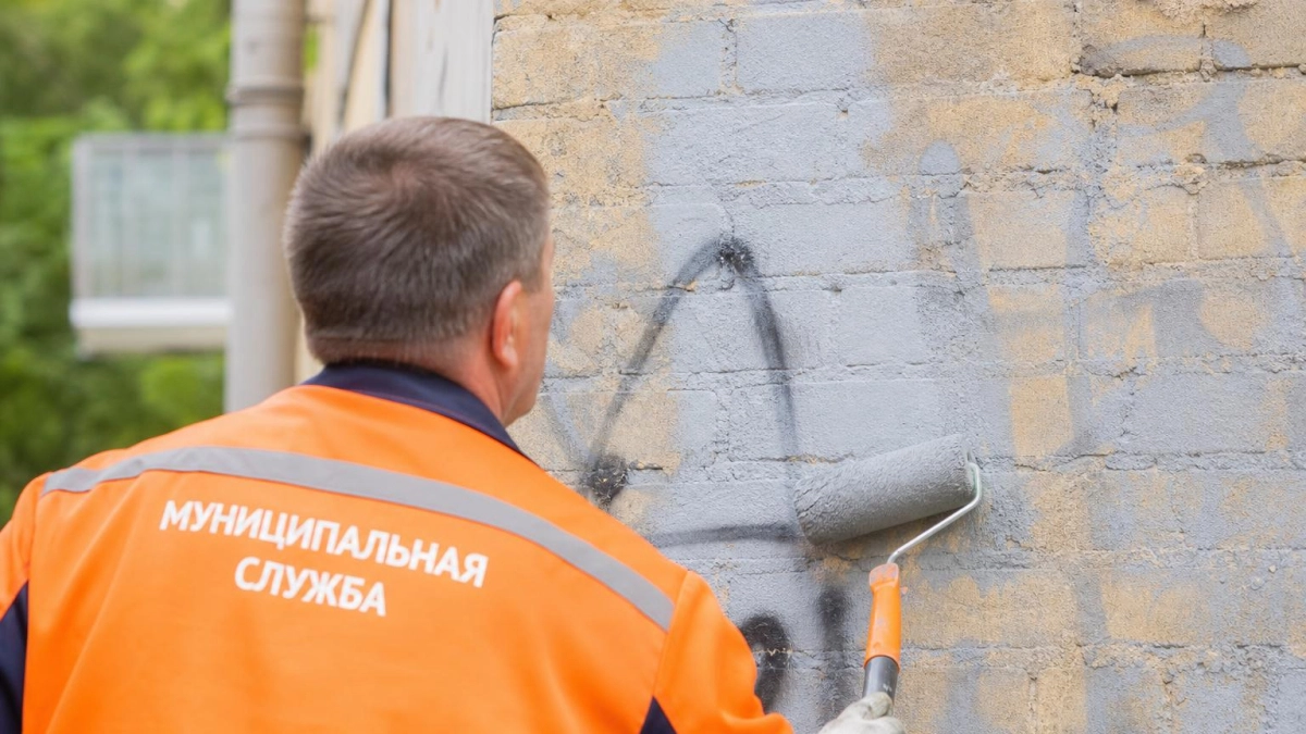В Приморье за неделю выявили 88 наркограффити во дворах и у школ