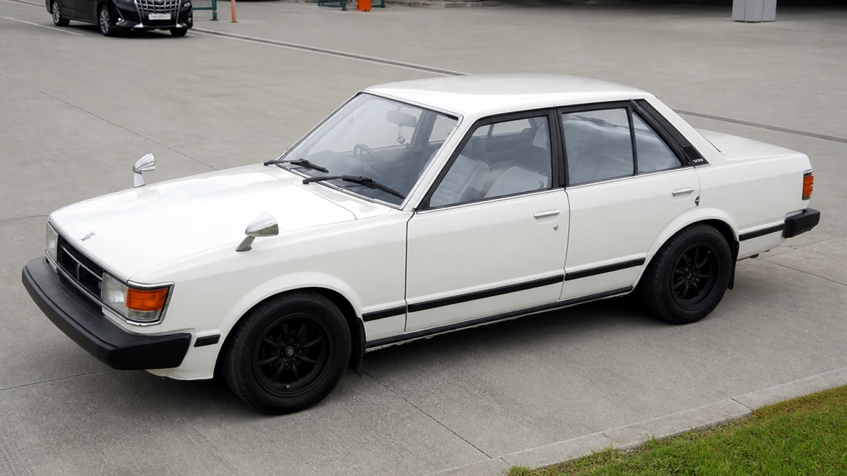 Во Владивостоке продают редкую Toyota Celica Camry 1981 года за 820 тысяч рублей