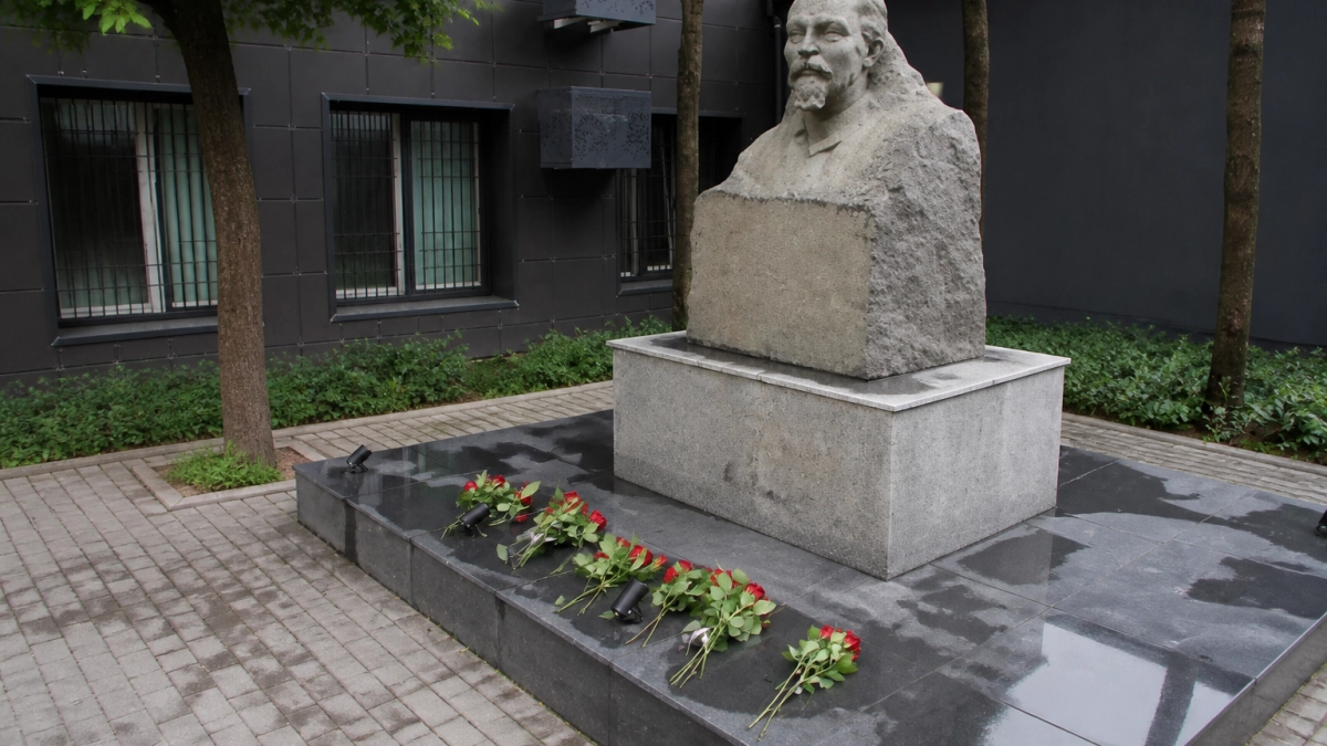 Во Владивостоке почтили память Дзержинского в день 100-летия со дня его смерти