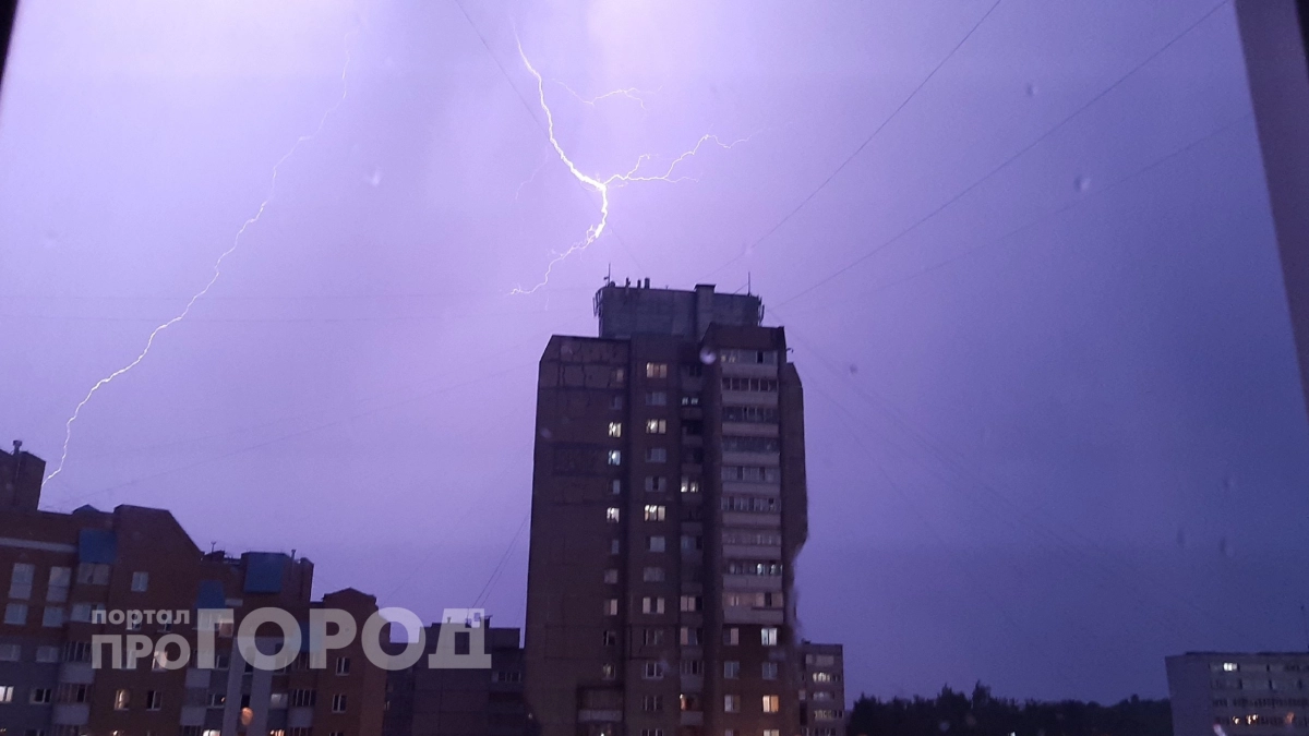 Риск получить удар молнией дома выше чем кажется: проверьте эти привычки перед началом сильной грозы