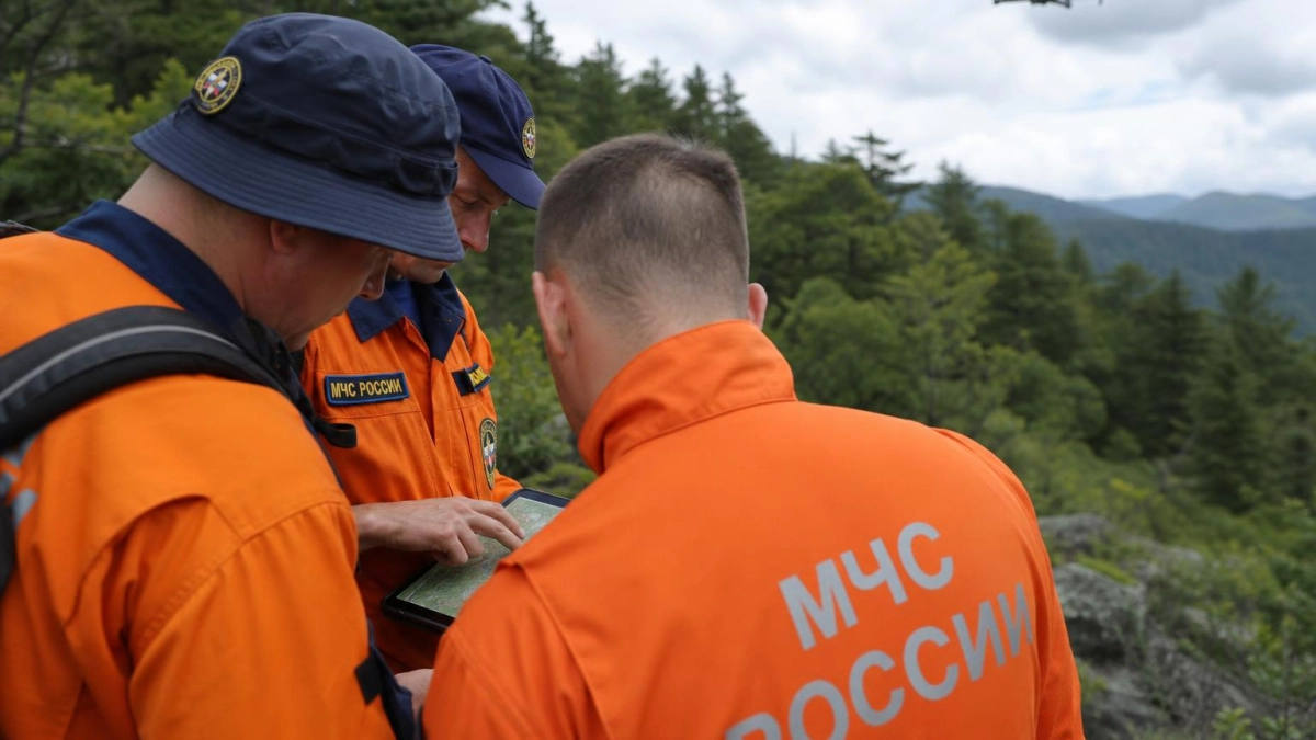 К поискам пропавшего в Приморье вертолета подключили БПЛА и добровольцев ЛизаАлерт