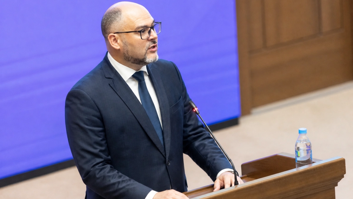 Шестаков сообщил о зарплате водителей муниципальных автобусов во Владивостоке выше 130 тысяч