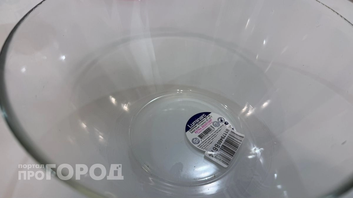 Больше не мучаюсь с наклейками на новой посуде: достаточно одного движения и пара капель масла чтобы все отошло