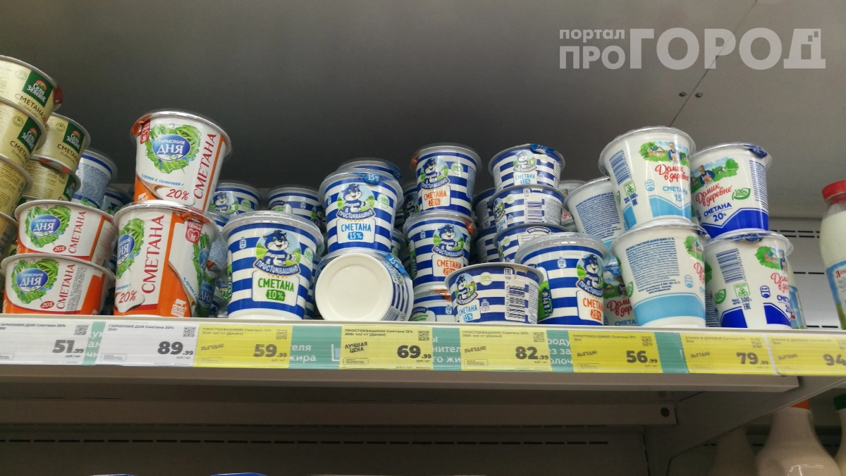 Больше не трачу деньги на подделку: один простой прием в магазине поможет сразу вычислить натуральную сметану