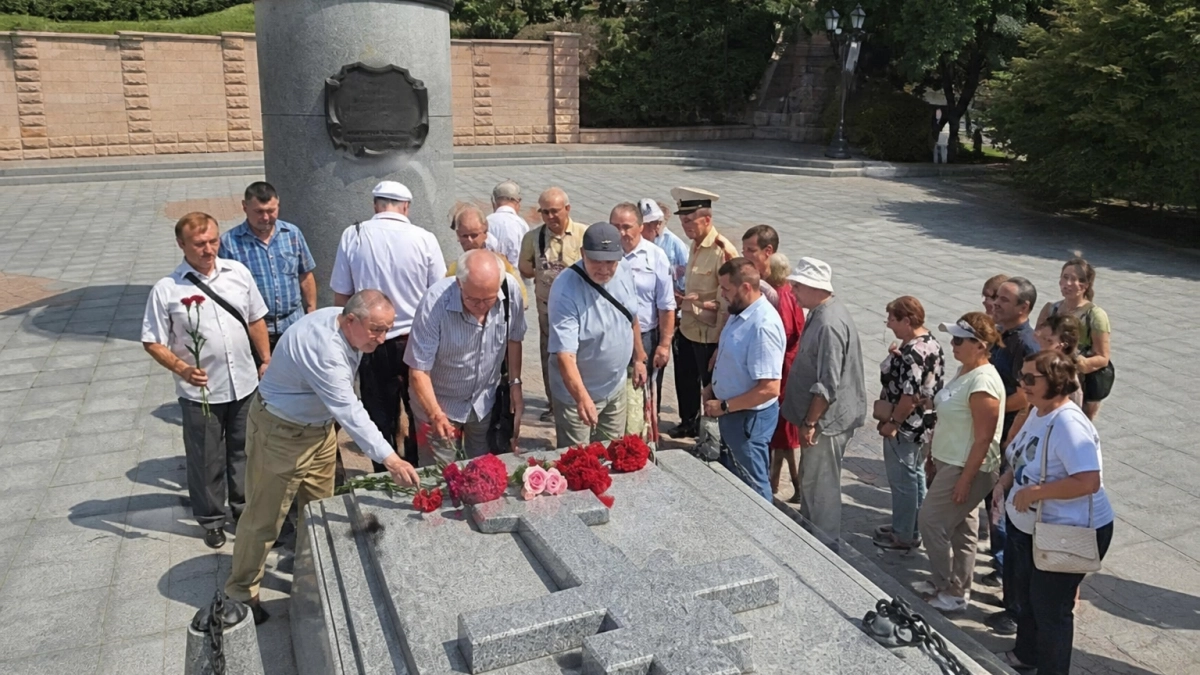 Во Владивостоке день рождения Муравьева-Амурского отметили церемонией, объединившей три дальневосточные столицы