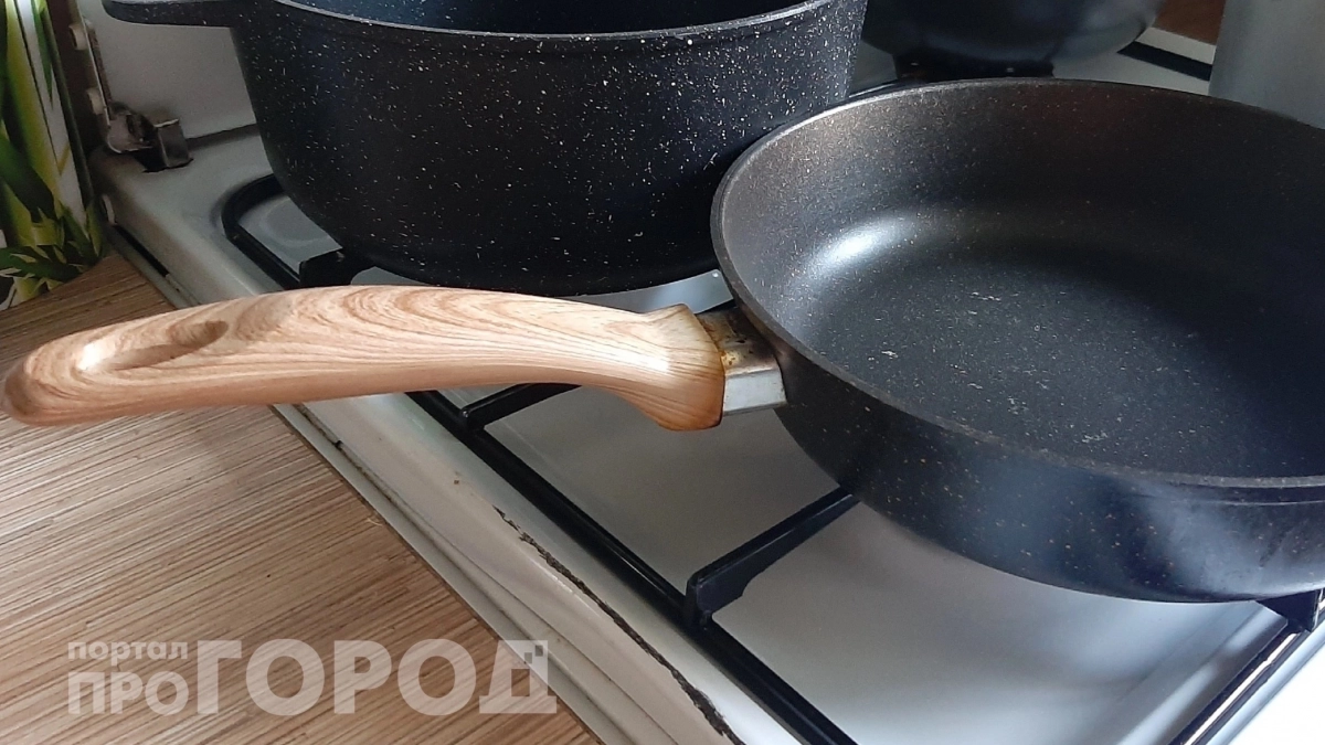 Больше не нужно тереть до изнеможения: этот простой состав удаляет многолетний нагар со сковородок за минуты