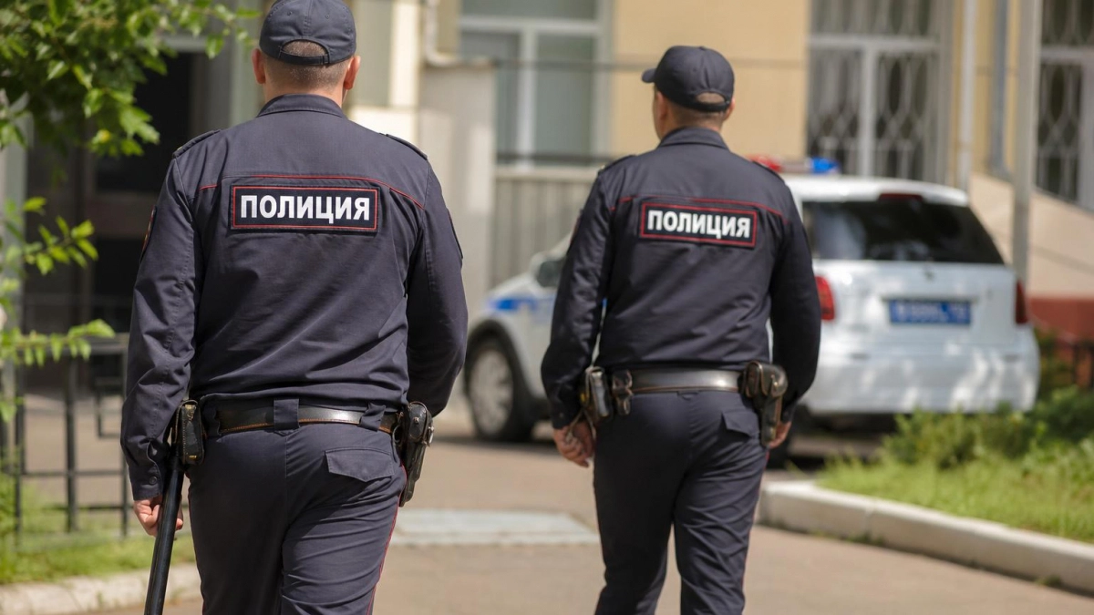 Срочно бросайте трубку при этих словах: МВД предупредило о новой фразе мошенников для кражи ваших денег