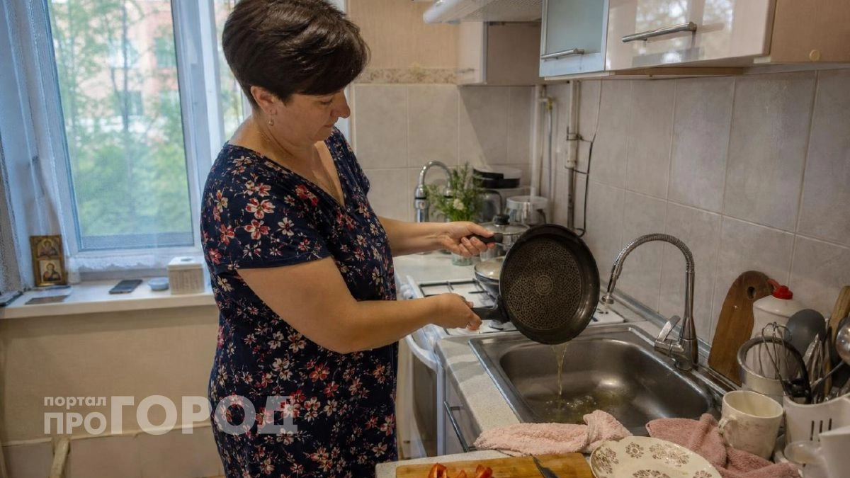 Хватит портить трубы: вот единственно правильный способ утилизации масла со сковороды после жарки