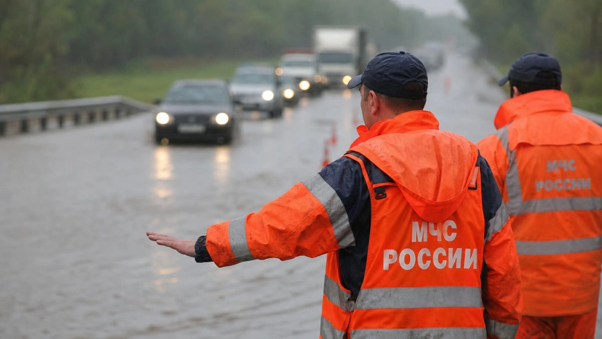 Ливни в Приморье затопили дорогу на Уссурийск и остановили движение в округах