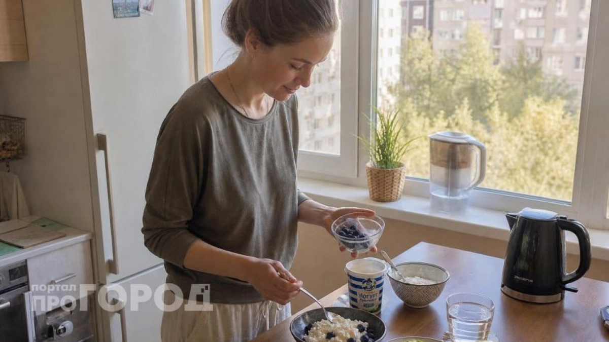 Кофе больше не нужен: 5 простых продуктов для стабильной энергии на весь день без упадка сил после обеда