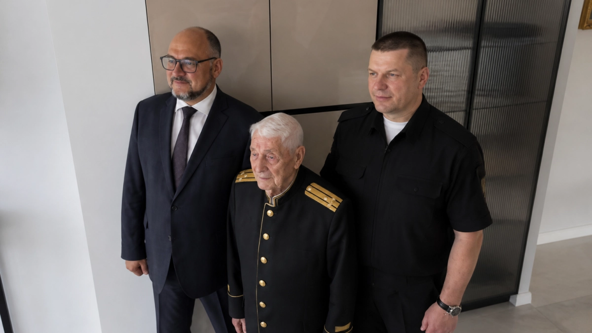 Ветеран-подводник Владимир Майстер отметил 103-летие во Владивостоке