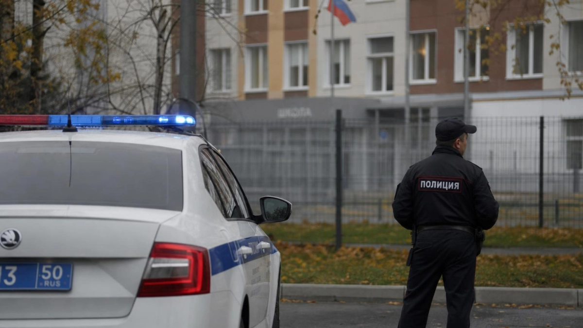 Полиция отказалась возбуждать дело из-за шеврона с дроном в школе Владивостока