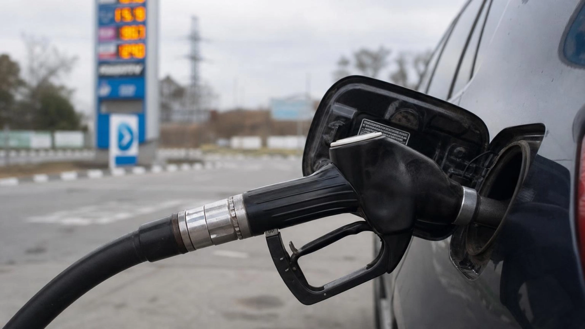 В Приморье бензин за неделю подешевел на 39 копеек, но остается дорогим в ДФО