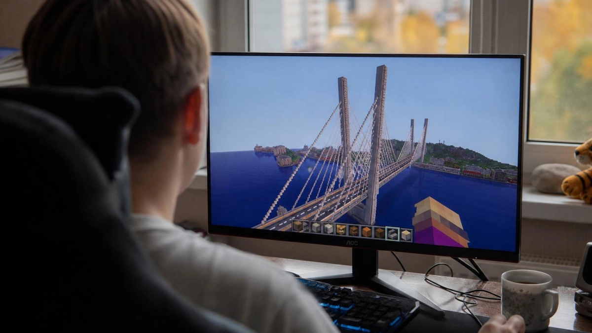 Во Владивостоке в Minecraft воссоздали Золотой мост в масштабе один к одному