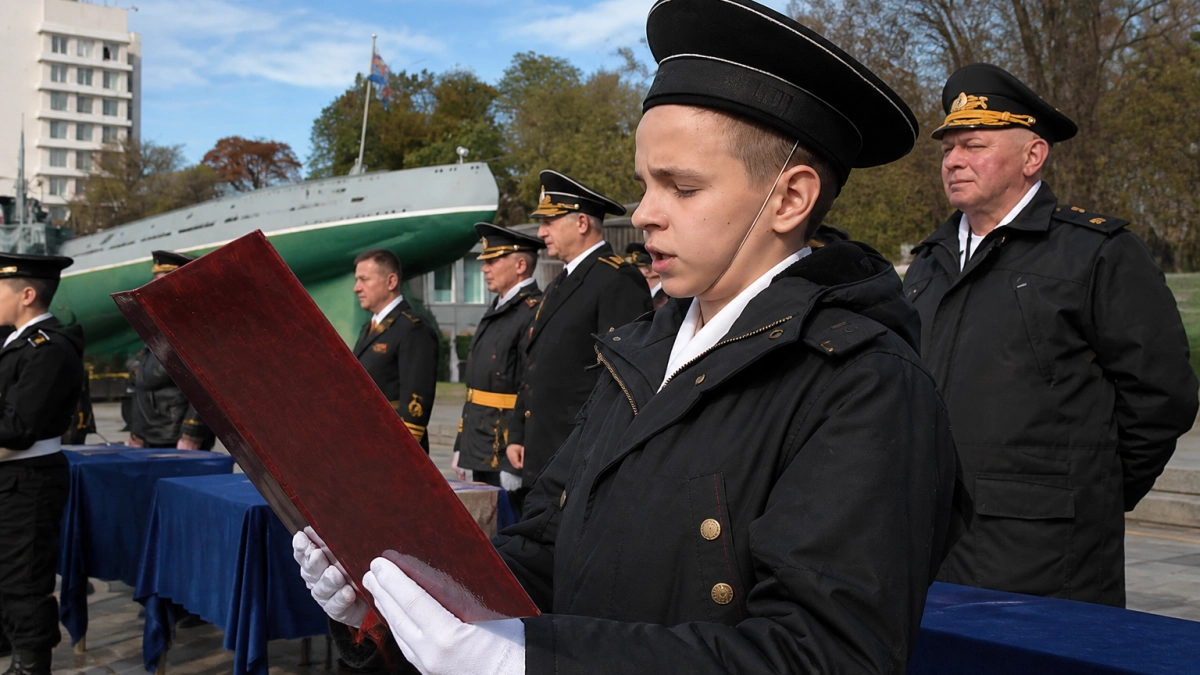 Первый шаг к офицерскому кортику: 80 юных владивостокцев принесли клятву нахимовца