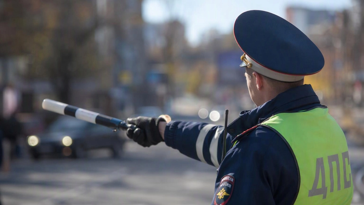 Ослепленный ярким солнцем водитель сбил женщину на переходе во Владивостоке