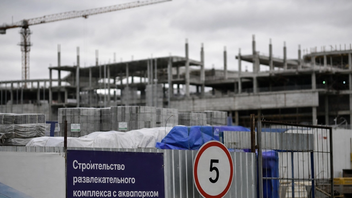Вместо аквапарка за 14 млрд рублей — затопленный котлован: стройка во Владивостоке заморожена