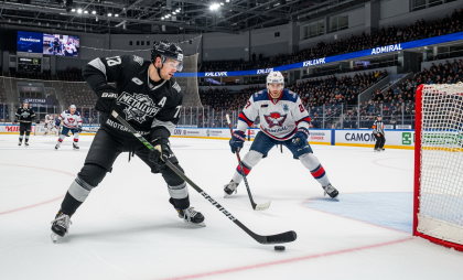 «Металлург» разгромил «Адмирала» 8:4, продлив серию до семи побед