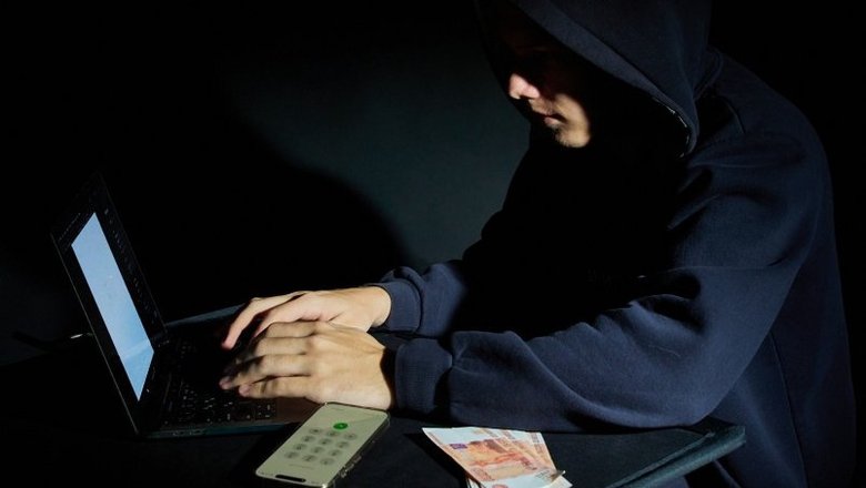 Поддельные некрологи в подъездах: мошенники собирают деньги на «похороны» живых соседей